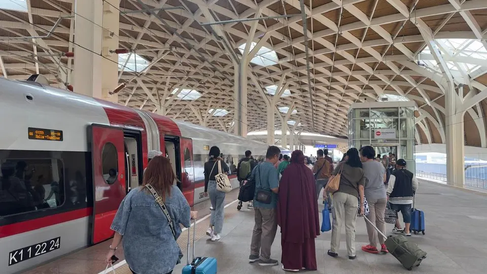Perkembangan Tren Penumpang dan Rencana Operasional Kereta Cepat Whoosh