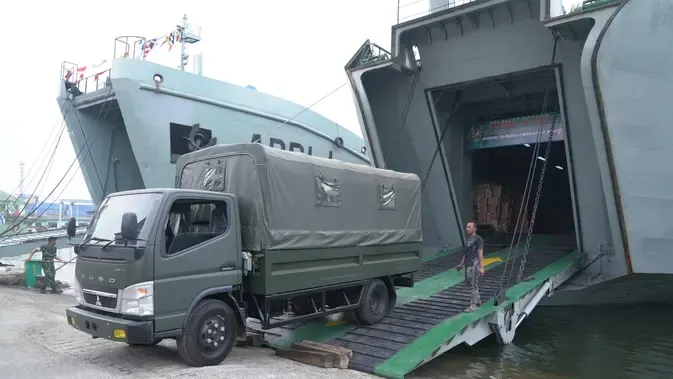 Kapal Rumah Sakit TNI AD Berlayar ke NTT, Bawa Bantuan untuk Korban Gempa