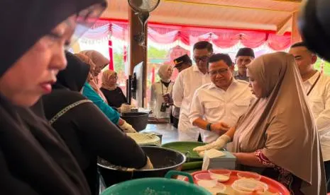 Perempuan Desa Watuagung Perkuat Ekonomi Pesisir lewat Usaha Ultra Mikro