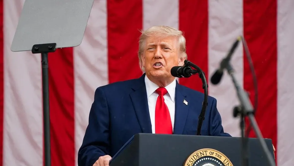 Kena Gebuk Mahkamah Agung, Trump Kembalikan Uang Tarif Rp1.800 Triliun