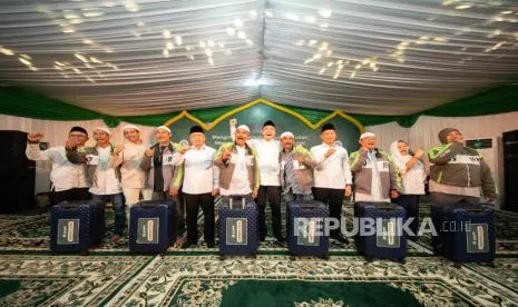 Gojek Berangkatkan 70 Mitra Driver Legend untuk Ibadah Umrah Gratis