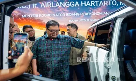 Airlangga Hartarto Tinjau Jetour T2 i-DM di GIIAS 2026, SUV Mantan Kendaraan Resmi KTT G20