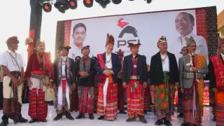 Sederet Gelar Adat yang Diterima Presiden Joko Widodo dari Berbagai Daerah