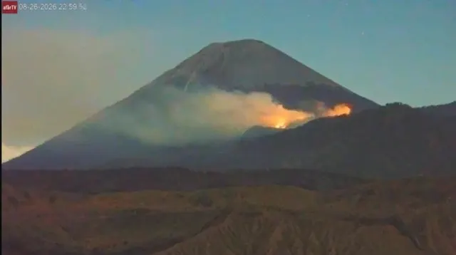 Jalur Pendakian Gunung Semeru Ditutup Total Akibat Kebakaran di Blok Ranu Kembang
