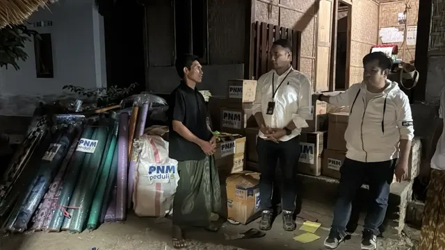 Nasabah Mekaar di Desa Sade NTB Ditemani PNM Lewati Masa Sulit Akibat Kebakaran