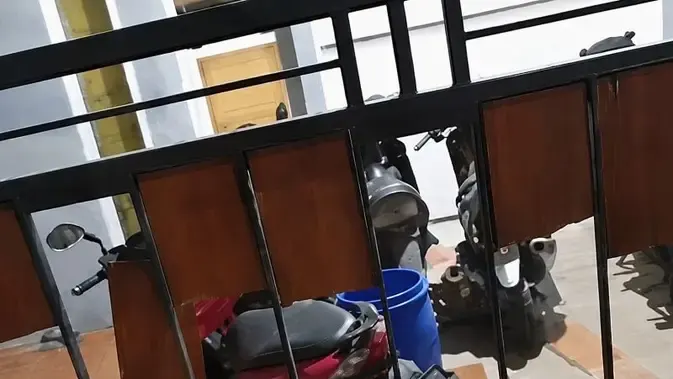 Rumah Kontrakan Polisi di Karawang Dirusak Massa Bersenjata Tajam, Diduga Terkait Kasus Obat Keras