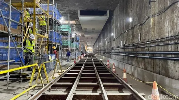 Wapres Gibran Tinjau Proyek MRT Jakarta Fase 2A, Konstruksi CP 201 Capai 91 Persen