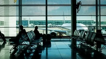 Pesawat TNI AL Tergelincir di Bandara Hasanuddin, Penerbangan Tetap Berjalan Normal