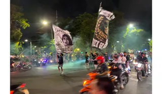 Persebaya Juara Piala Presiden 2026, Ribuan Suporter Konvoi Padati Jalanan Surabaya