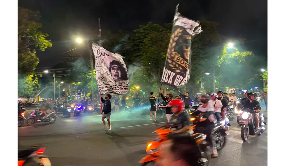 Persebaya Juara Piala Presiden 2026, Ribuan Suporter Konvoi Padati Jalanan Surabaya