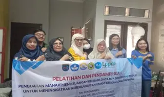 Akademisi UPNVJ Dorong Diversifikasi Produk dan Pembenahan Finansial UMKM Papandra di Depok