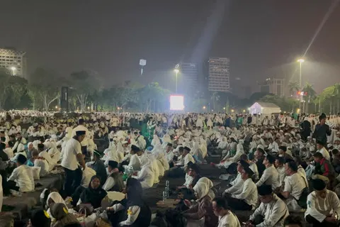 Zikir dan Doa Kebangsaan Jelang HUT ke-81 RI di Monas Diikuti Puluhan Ribu Jemaah
