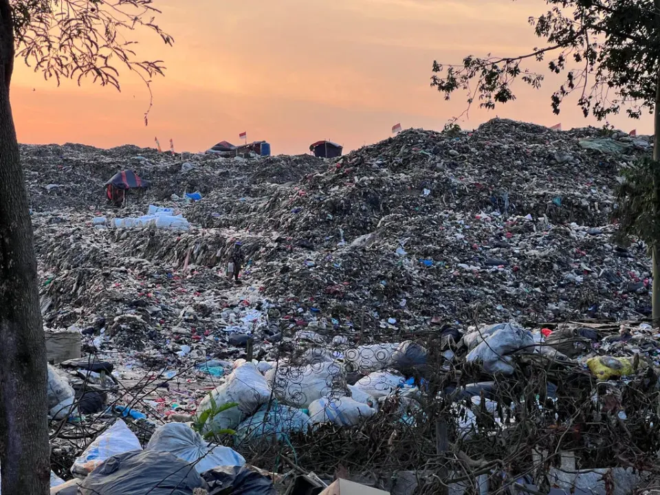 Pemprov DKI Jakarta Tindak Tegas Pembuangan Sampah Liar di Kramat Jati