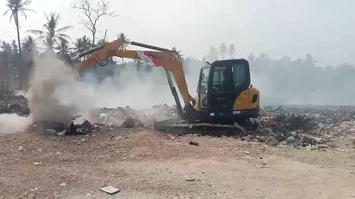 Kebakaran TPA Liar Waringinkurung Belum Padam, Alat Berat Dikerahkan
