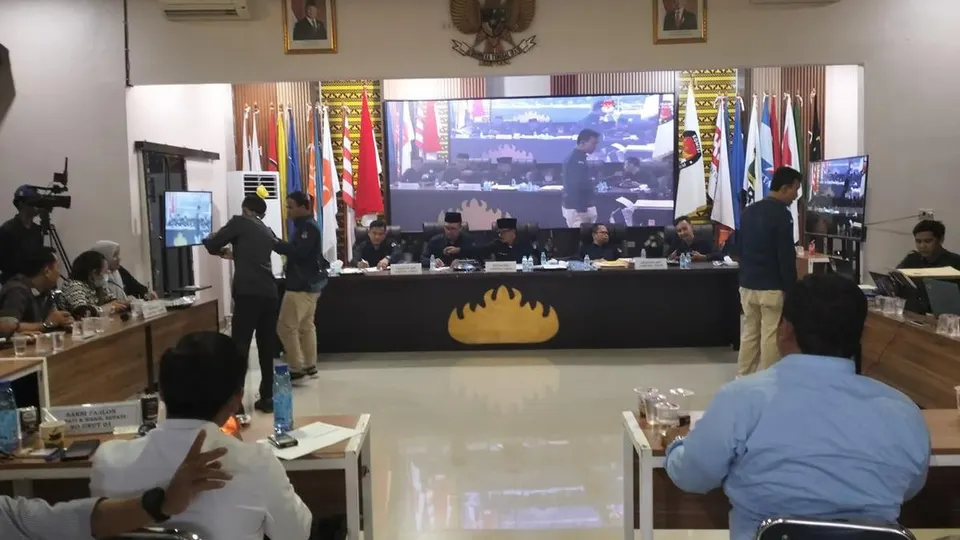 KPU Lampung Timur Resmi Tetapkan Ela Siti Nuryamah dan Azwar Hadi Sebagai Pemenang Pilkada 2024
