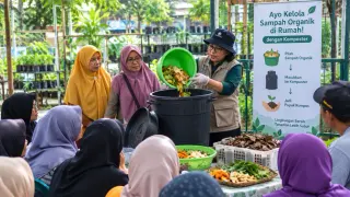 Revolusi Kebiasaan Warga Grogol Selatan Mengolah Sampah Menjadi Pupuk Kompos