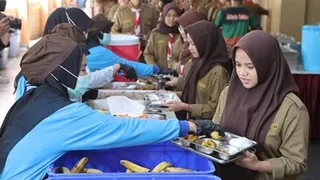 Orang Tua Bisa Pantau Menu Makan Bergizi Gratis Lewat NIK Anak