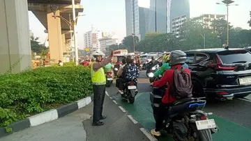 Kemacetan Panjang Landa Kawasan MT Haryono dan Antasari pada Senin Pagi