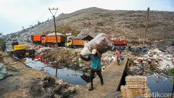 Penerapan Sistem Controlled Landfill di TPST Bantargebang Berdampak pada Pendapatan Pemulung