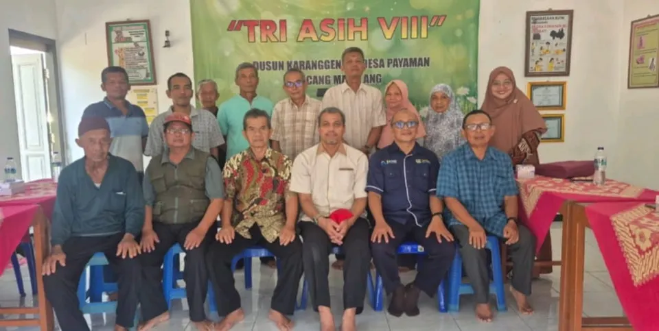 Tim Akprind Kenalkan Irigasi Tetes Berbasis IoT kepada Petani Magelang
