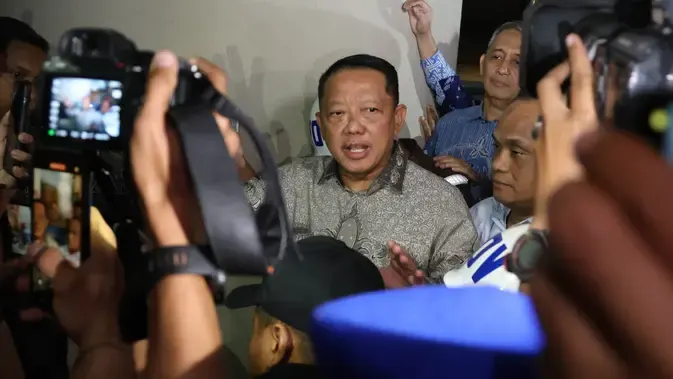 Ironi di Balik Penahanan Febrie Adriansyah yang Tak Berompi Merah Muda