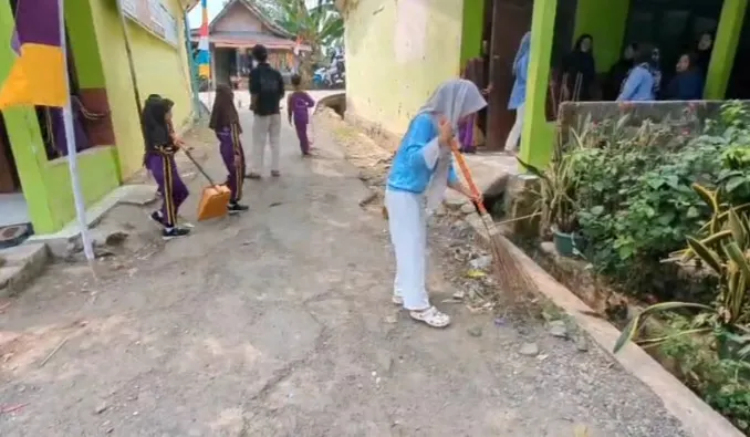 Garnita NasDem Pekalongan dan Mahasiswa KKN UIN Walisongo Gelar Aksi Sosial di SDN 01 Luragung