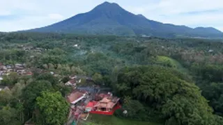 Kisah Dua Pengusaha Besar Indonesia yang Rutin Berziarah ke Gunung Kawi