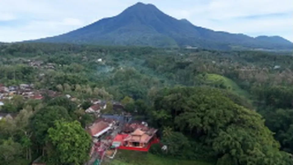 Kisah Dua Pengusaha Besar Indonesia yang Rutin Berziarah ke Gunung Kawi