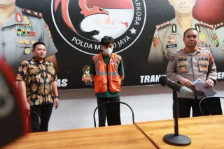 Revaldo Ditangkap Terkait Narkoba hingga Rex Orange County Datangi Rumah Fans di Bekasi