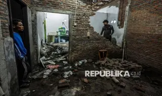 Kementerian PU Salurkan 214 Ribu Liter Air Bersih untuk Korban Gempa Flores