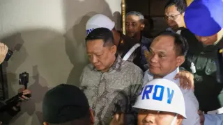 Langkah Gontai di Koridor Sunyi, Mantan Jampidsus Kini Menghuni Rutan di Gedung Kejaksaan