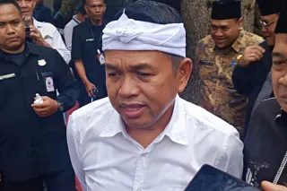 Dedi Mulyadi Kunjungi Korban Ledakan Gas di Bekasi dan Berikan Bantuan