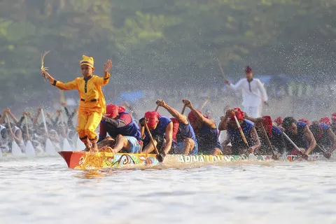 Menjaga Jiwa Pacu Jalur di Tengah Arus Viralitas Dunia Digital