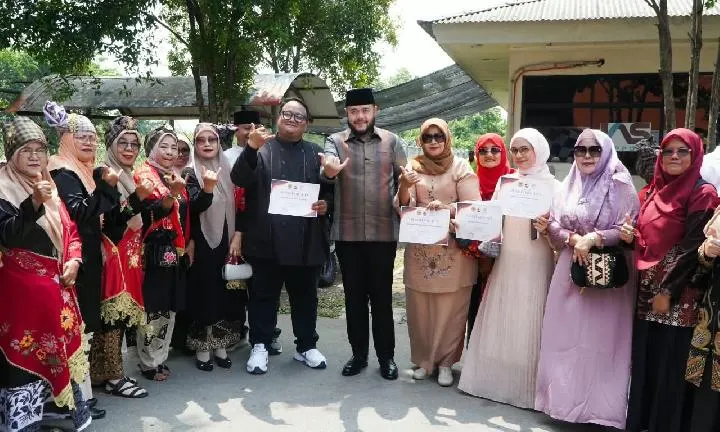 Wali Kota Padang Lepas Pengiriman Bantuan Rendang untuk Korban Gempa NTT