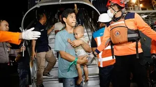 Ratusan Korban Selamat Kebakaran KMP Mutiara Santosa II Tiba di Tanjung Perak Surabaya