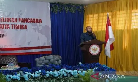 Dari SMA Negeri 1 Mimika, Yan Mandenas Tanamkan Misi Pulang Membawa Solusi