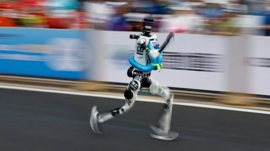 Robot Humanoid Lampaui Rekor Lari dan Lompat Tinggi Manusia di Beijing