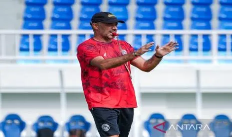 Ze Gomes Memulai Proyek Jangka Panjang di Madura United dengan Fondasi Fisik Baru