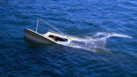 Terombang-ambing Semalaman, 11 Turis Asing Selamat Usai Speedboat Terbelah di Teluk Tomini