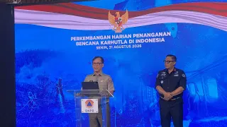 BNPB Tabur 5,6 Ton Garam untuk Pancing Hujan di Lokasi Karhutla