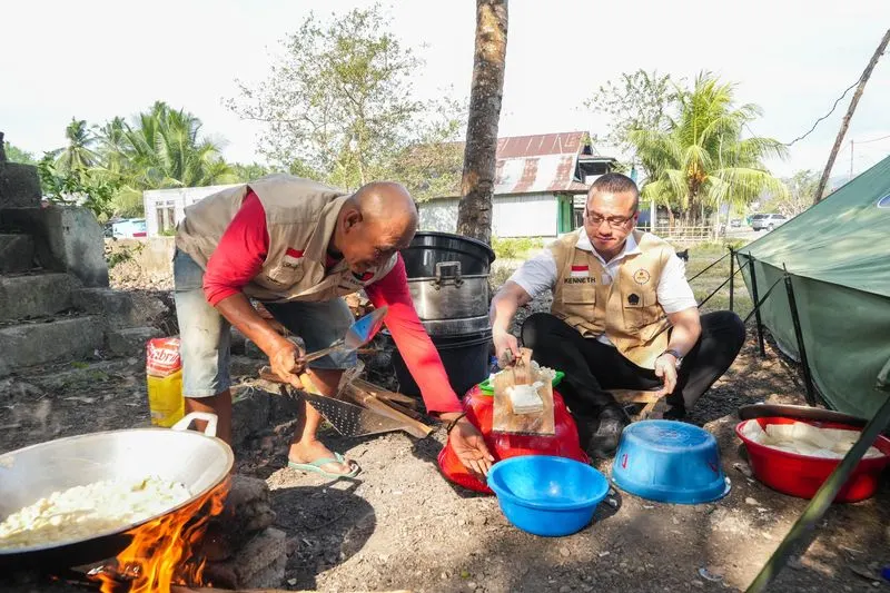 BAGUNA DPD PDI Perjuangan DKI Jakarta Kirim Bantuan dan Dapur Umum untuk Korban Gempa NTT