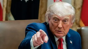 Donald Trump Ancam Beri Konsekuensi Ekonomi Berat bagi Negara yang Bantu Iran