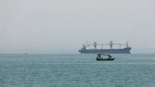 Jalur Pelayaran Global Terancam, Selat Hormuz Menyusut, Terusan Panama Jadi Titik Panas Baru