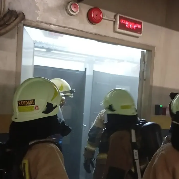 Petugas Damkar Dikerahkan ke Gedung Merah Putih KPK