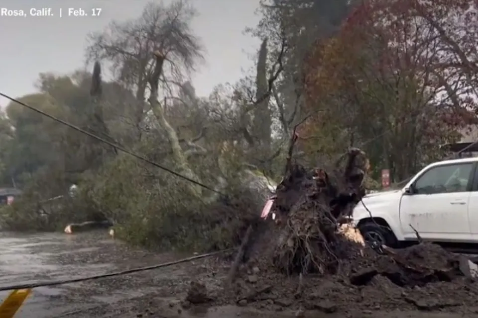 Badai Sungai Atmosfer Terjang California, Status Darurat Ditetapkan di Delapan Kabupaten