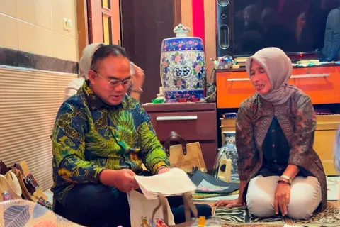 Mesin Jahit Bekas yang Menghidupi Lima Keluarga